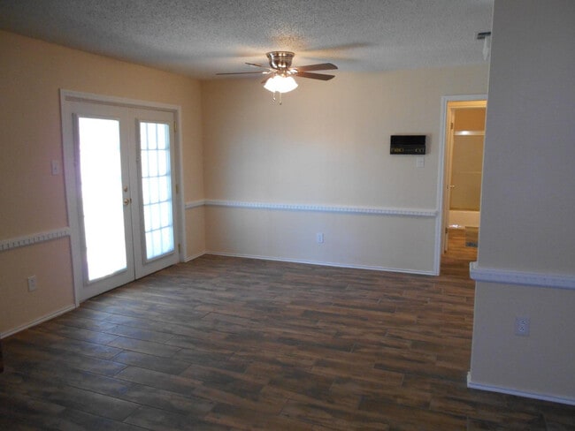 Building Photo - 5739 Emory St