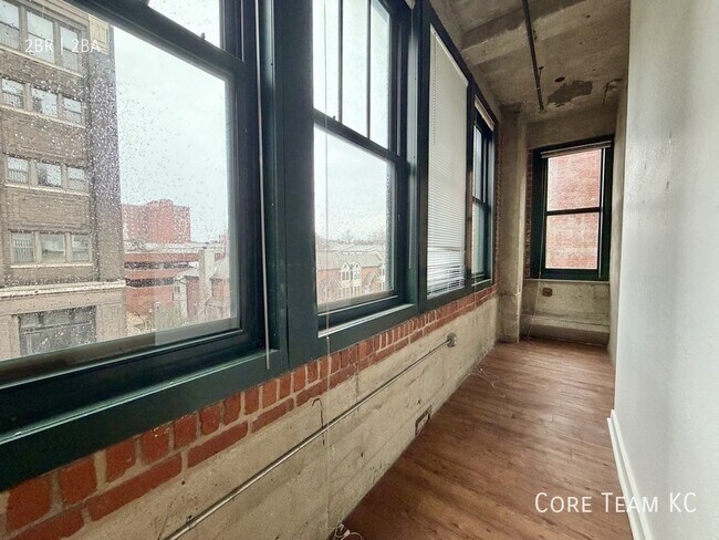 Building Photo - 934 Broadway Blvd