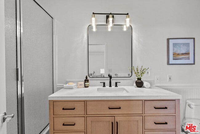 Building Photo - 11645 Montana Ave