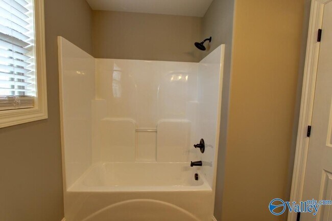 Building Photo - 22947 Pin Oak Dr