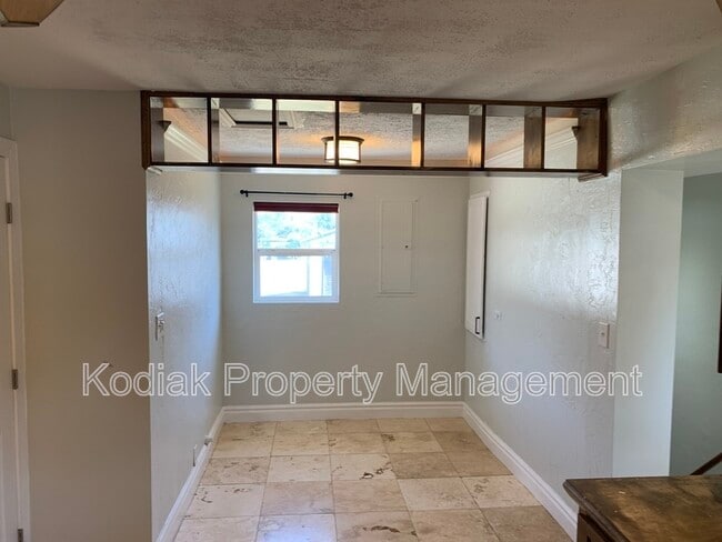 Building Photo - 150 W 1050 S