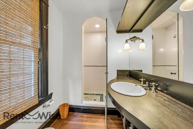 Building Photo - 1167 Green St