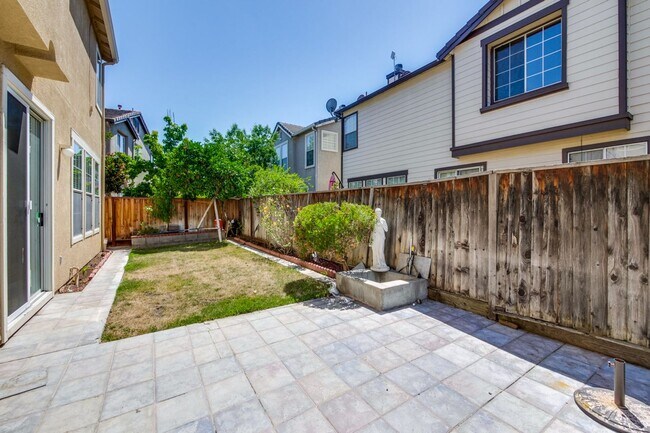Building Photo - Spacious 4-Bedroom Home on Private Cul-De-...