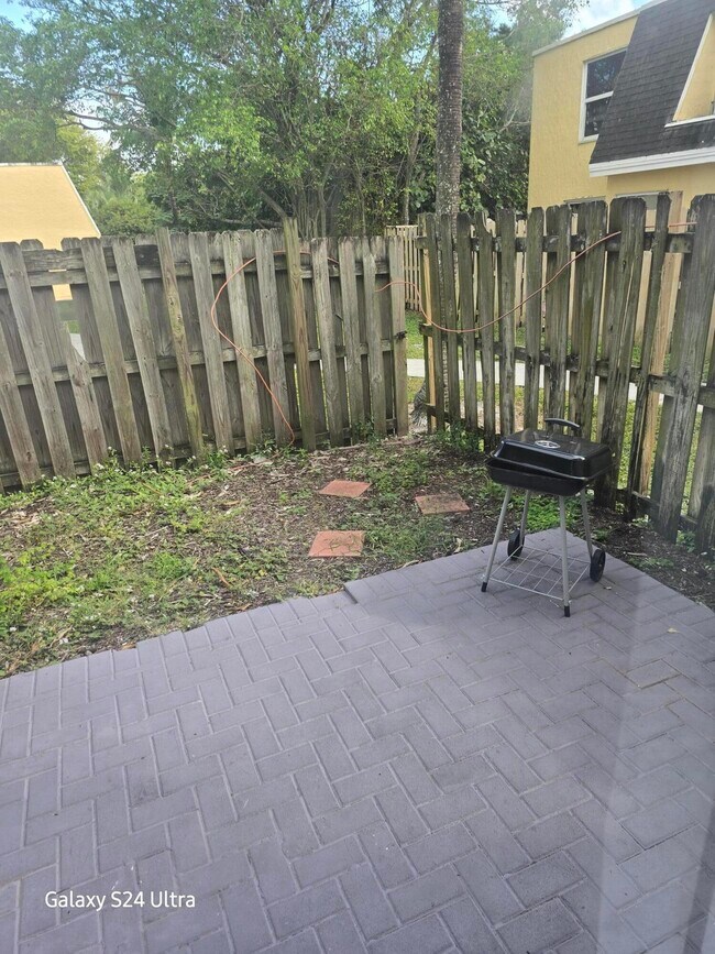 Building Photo - 618 SW 1st St