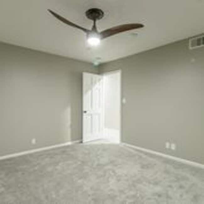 Building Photo - 1510 Woodrail Ave