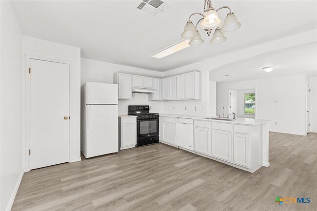 Building Photo - 112 James Lin Cir