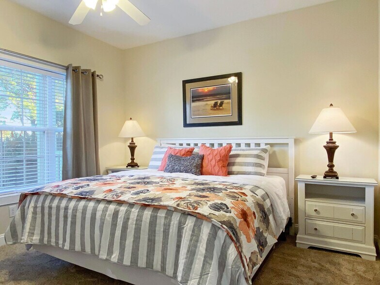 Building Photo - 4880 Dahlia Ct