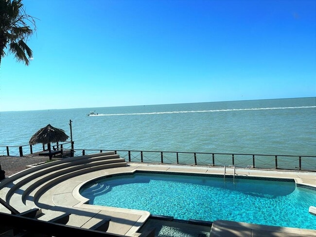 Building Photo - 602 N Shore Dr E