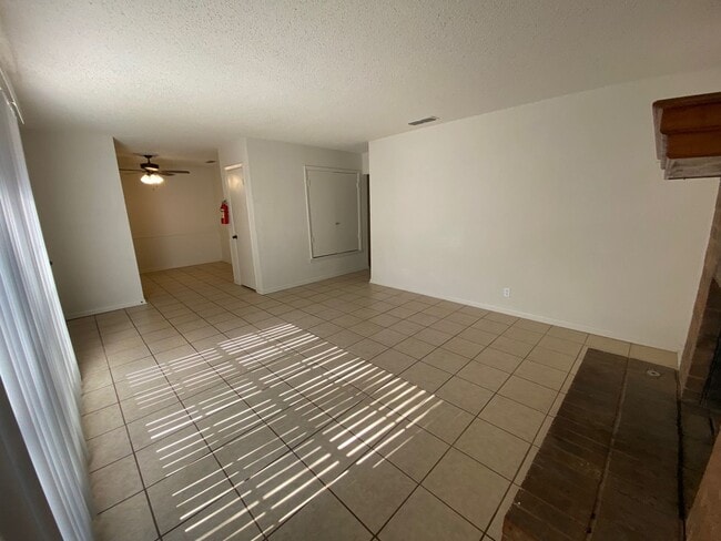 Building Photo - Duplex Homes 3/2/2