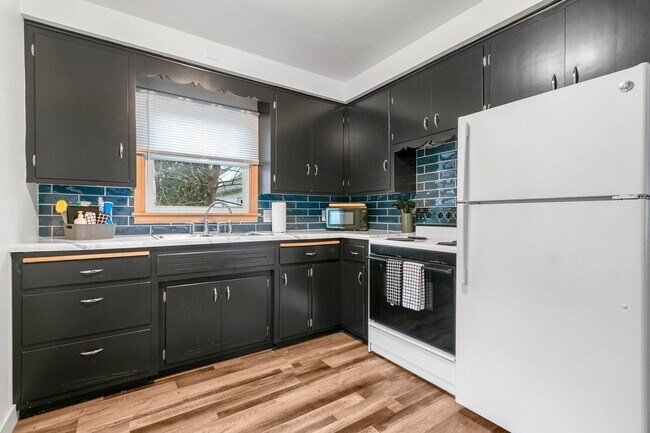 Building Photo - 1000 Hickory Hill Dr