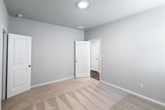 Building Photo - 703 Bluffview Dr.