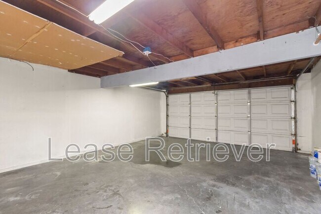 Building Photo - 990 Palm Cir