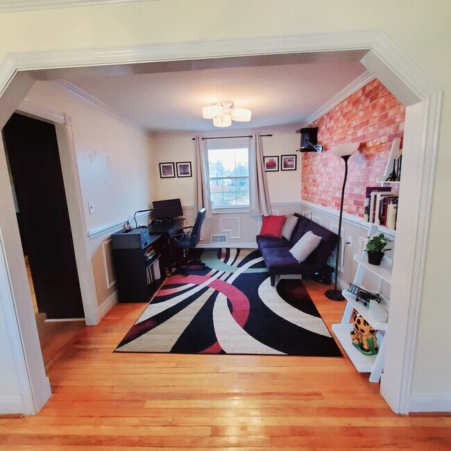 Building Photo - 210 Highmeadow Rd