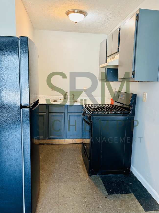 Building Photo - First floor one bedroom apartment in Portland- Section 8 accepted