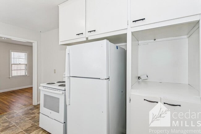 Building Photo - 3 Bedroom in South Wichita with Oversized Garage