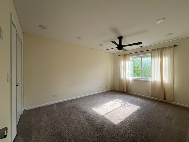 Building Photo - 1303 Hidden Lake Dr