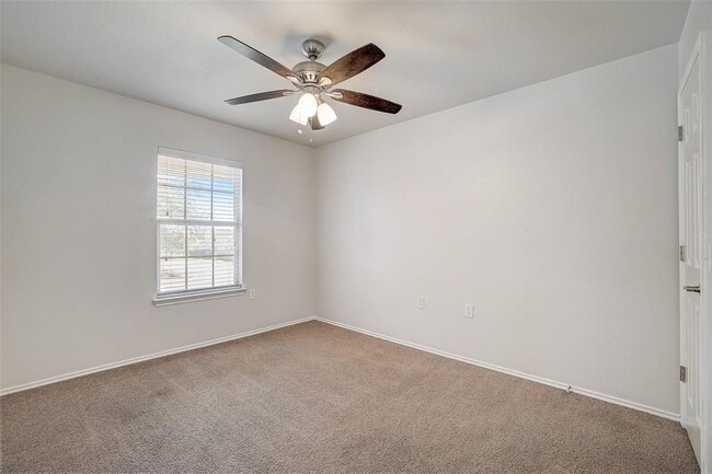 Building Photo - 5800 Silver Screen Dr