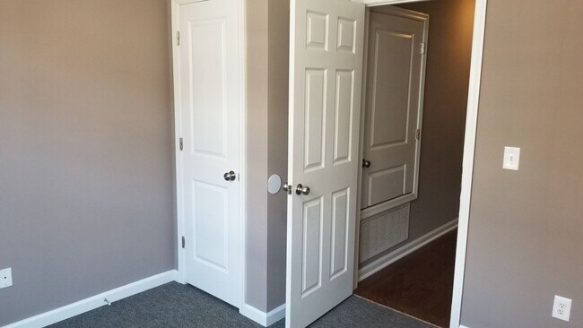 Building Photo - 1949 N Gratz St