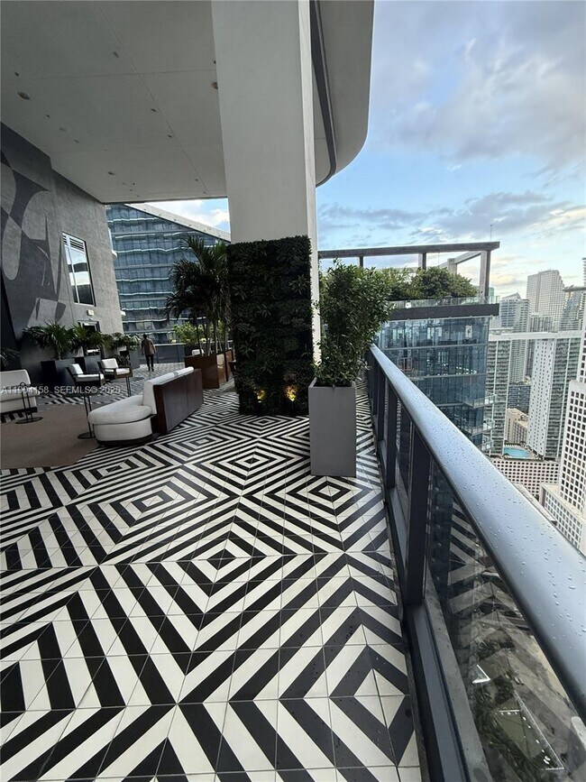 Building Photo - 801 S Miami Ave