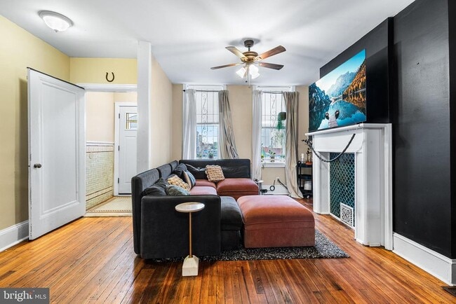 Building Photo - 2718 W Jefferson St