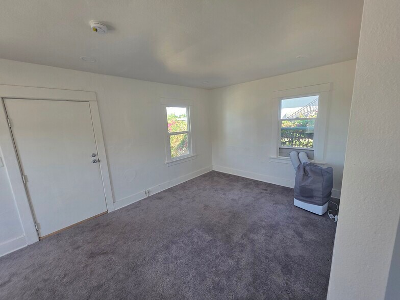 Building Photo - 1008 S Highland Ave