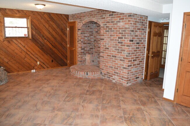 Building Photo - 28400 N Hwy 67