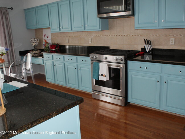 Building Photo - 5002 Trotters Way
