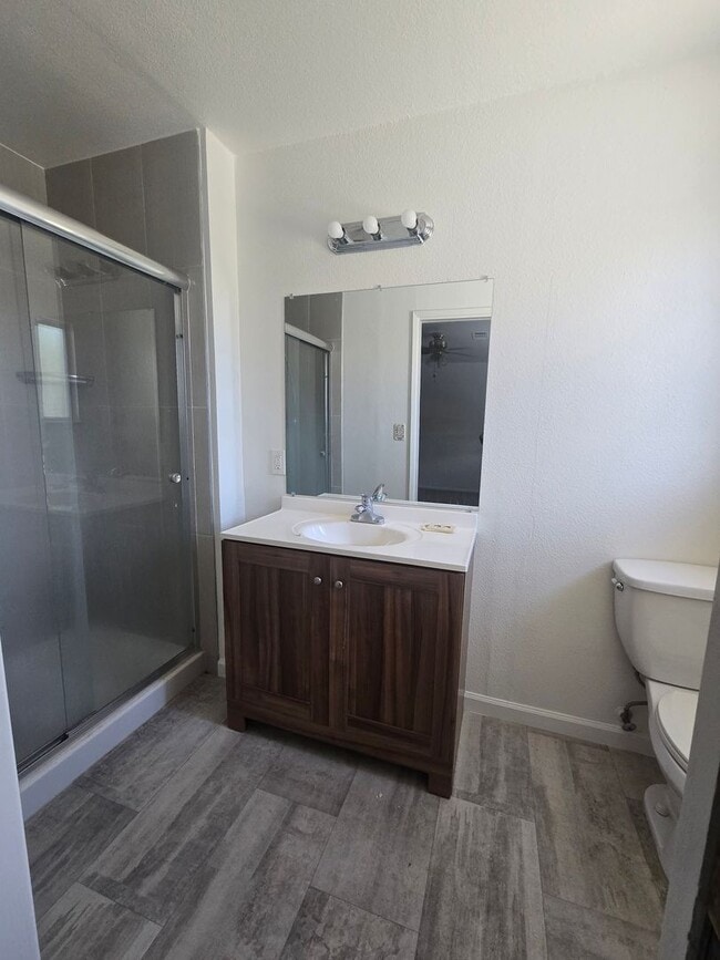 Building Photo - 3 BR 2 BA Available Now