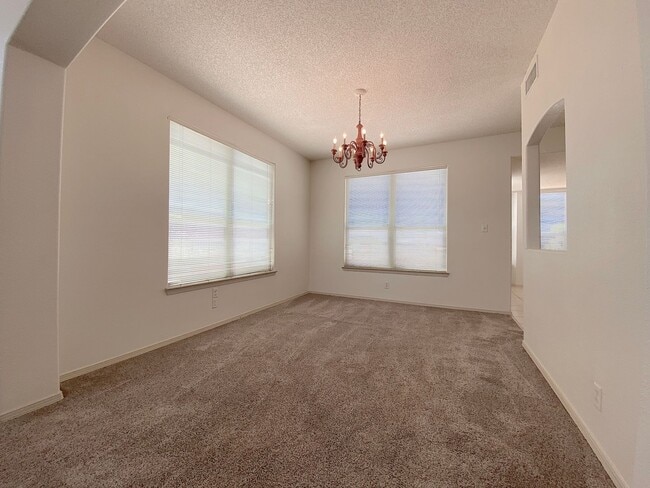 Building Photo - West El Paso LARGE 4bed/3.5bath 3 Car Garage Home-VIEWS!