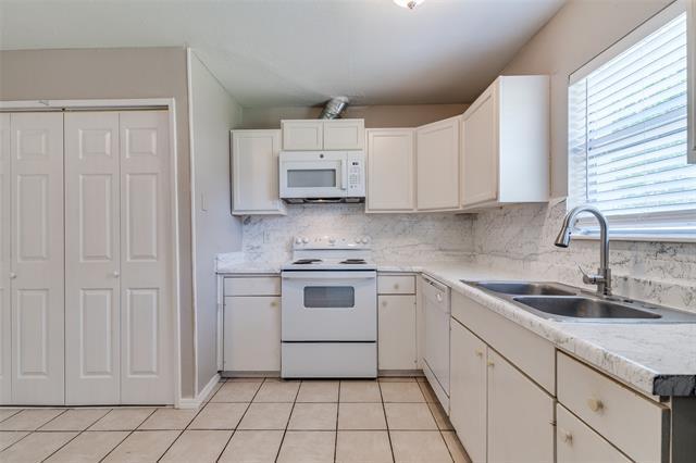 Building Photo - 1517 Deepwood Dr