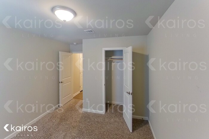 Building Photo - 118 E Broussard St