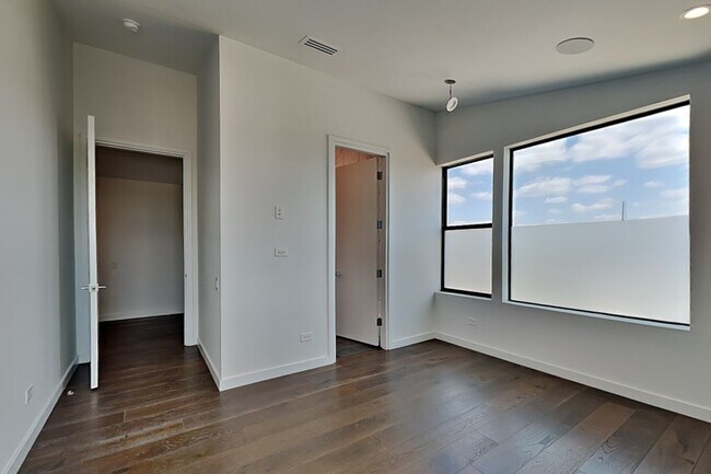 Building Photo - 103 Forest Star Dr