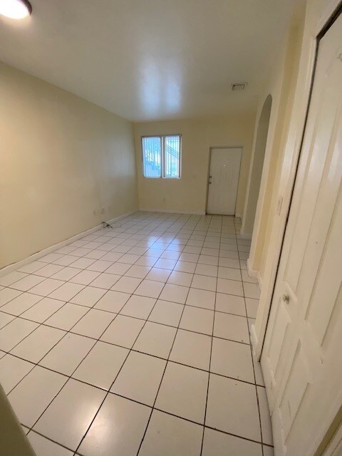 Building Photo - 1663 SE 27th Dr