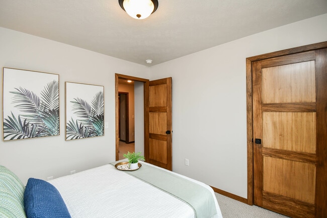 Building Photo - 6115 S Alki Pl