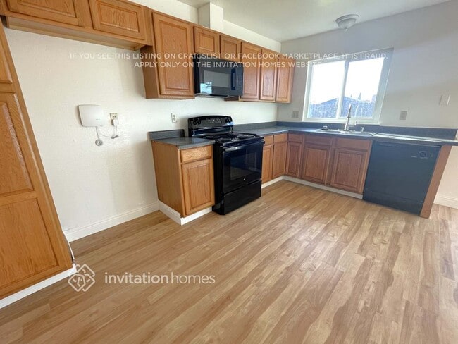 Building Photo - 340 Pembroke Dr