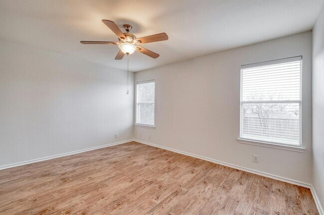 Building Photo - 104 Pinnacle Dr