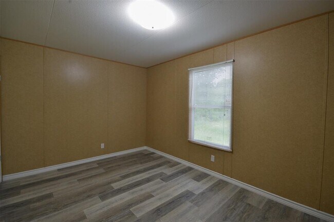 Building Photo - 136 Birchwood Dr