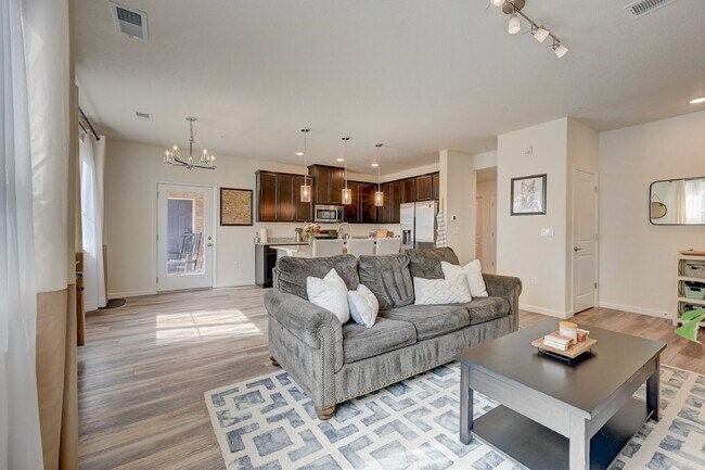Building Photo - $2,415- 2 Bed, 2 Bath Ground Floor Condo w...