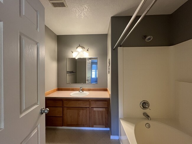 Building Photo - 13065 SW Seca Ct