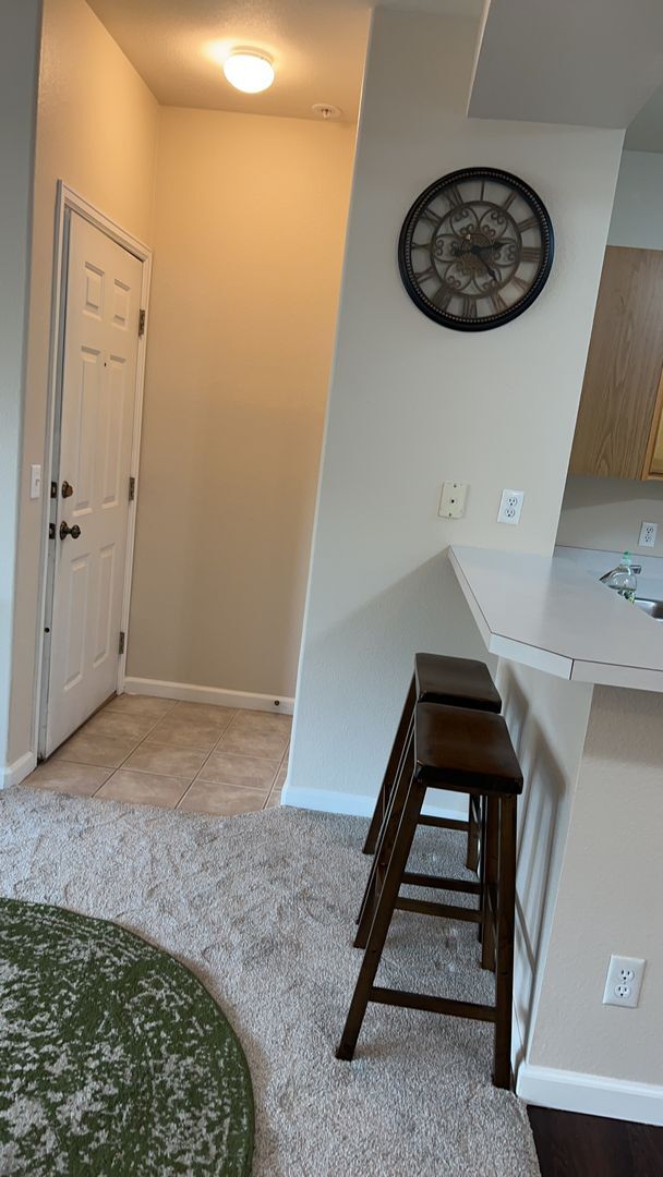 Building Photo - Cozy 1-Bedroom Condo | Low-Maintenance Living in a Great Location
