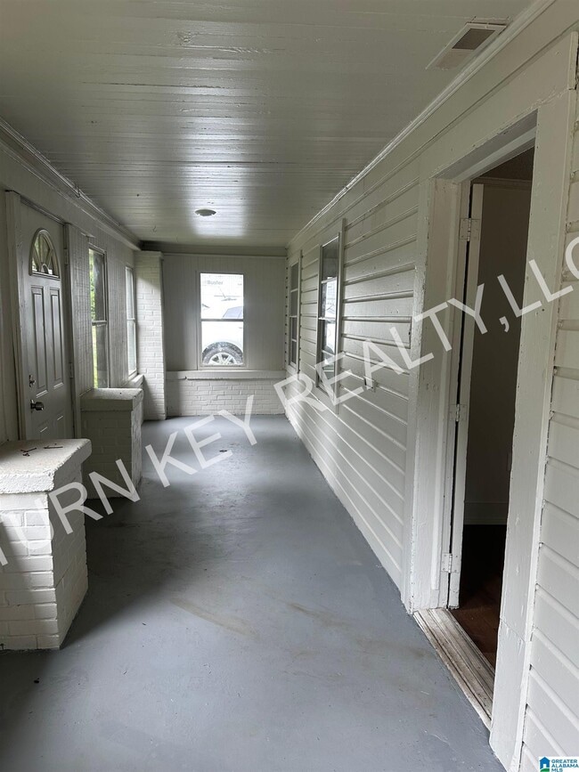 Building Photo - 2212 20th St N