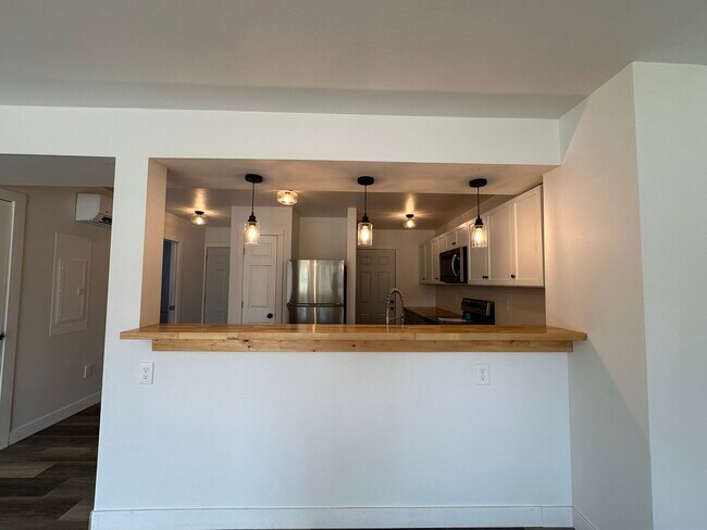 Building Photo - Valley View Estates B