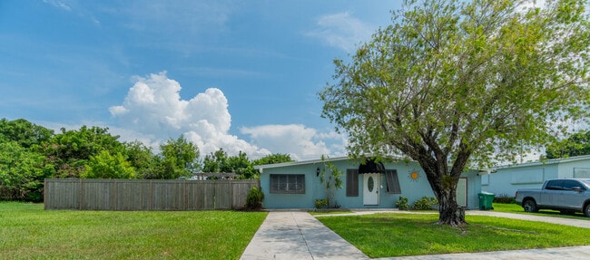 Building Photo - 170 Banyan Dr