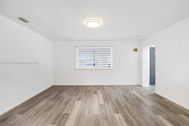 Building Photo - 5425 SW 112th Ave
