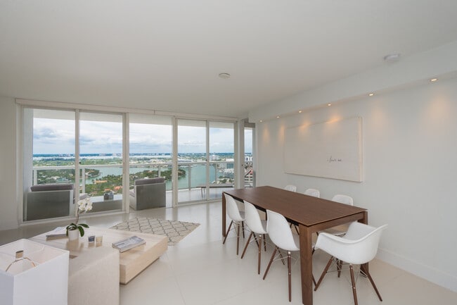 Primary Photo - 6301 Collins Ave