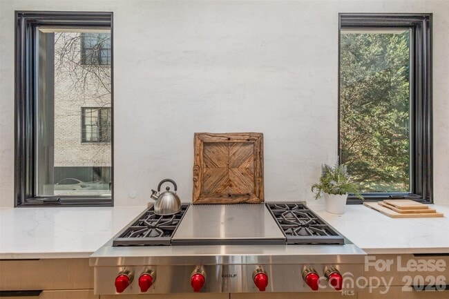 Building Photo - 616 Queens Rd