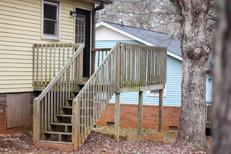 Building Photo - 4 Shore Dr