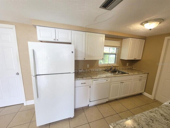 Building Photo - 7526 Topay Ln