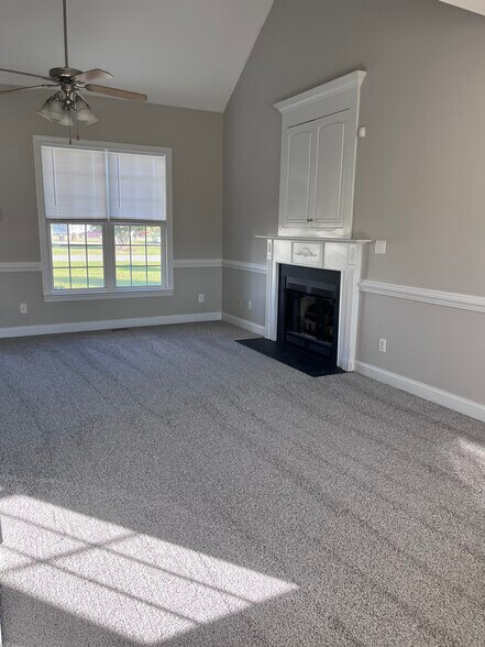 Building Photo - 204 Heron Dr