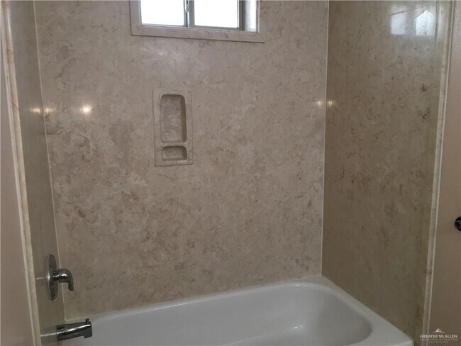 Building Photo - 12 E Diamondhead Ave